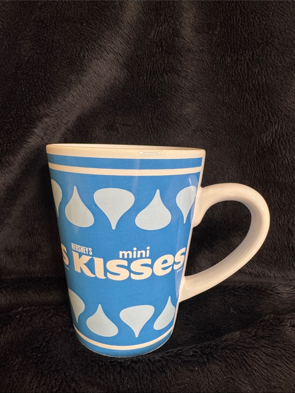 Hershey's Mini Kisses Mug/Cup Hot Chocolate/Coffee/Tea Blue & White by Galerie - Picture 7 of 7